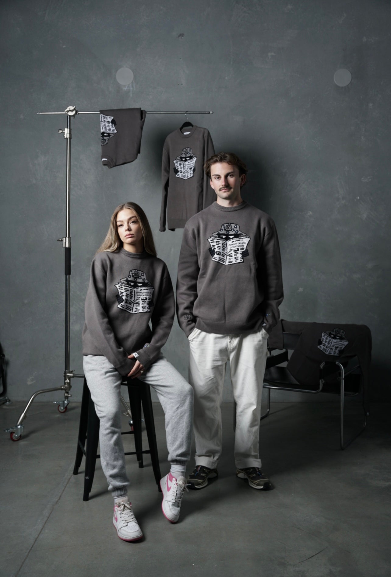CURIOSITY CREATES OPPORTUNITY KNITTED SWEATER - ASH